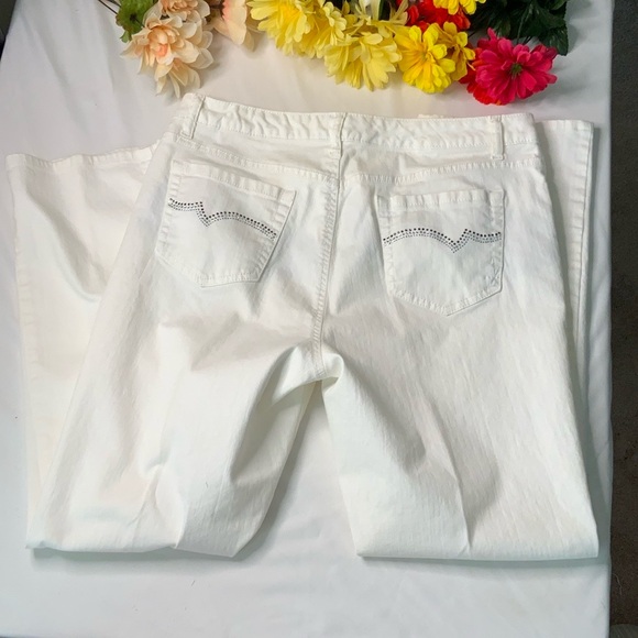 White Jeans Jones New York with details pockets 🥰 - Picture 3 of 15